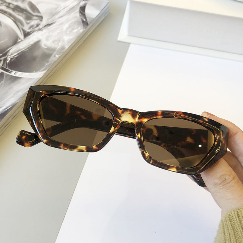 Wholesale Personalized retro versatile small frame fashionable cat-eye sunglasses